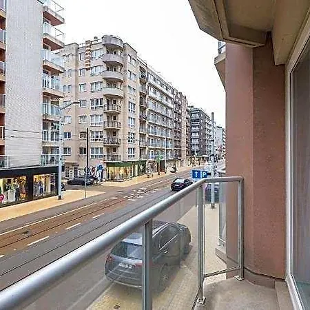 Charming With Cozy Terrace Διαμέρισμα