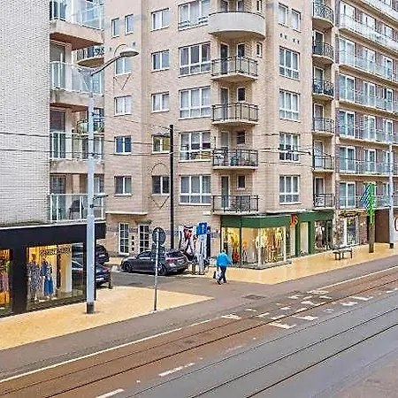 Charming With Cozy Terrace Διαμέρισμα