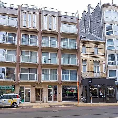 Charming With Cozy Terrace Διαμέρισμα *